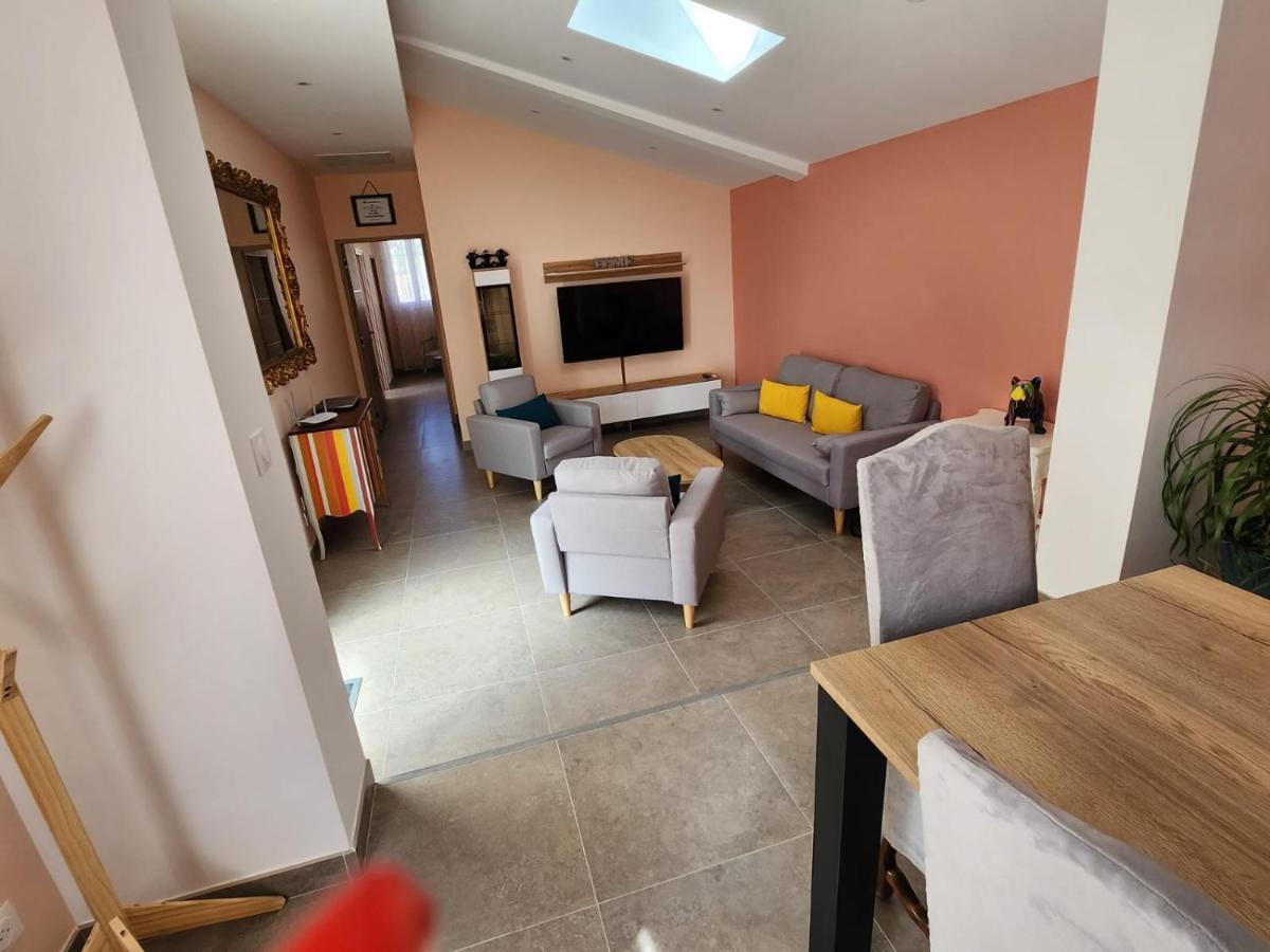 O Chris: Spacious Marseille Retreat With Terraces And *