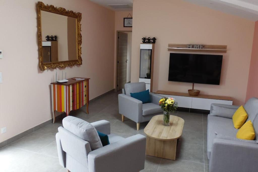 O Chris: Spacious Marseille Retreat With Terraces And * Saint-Victoret