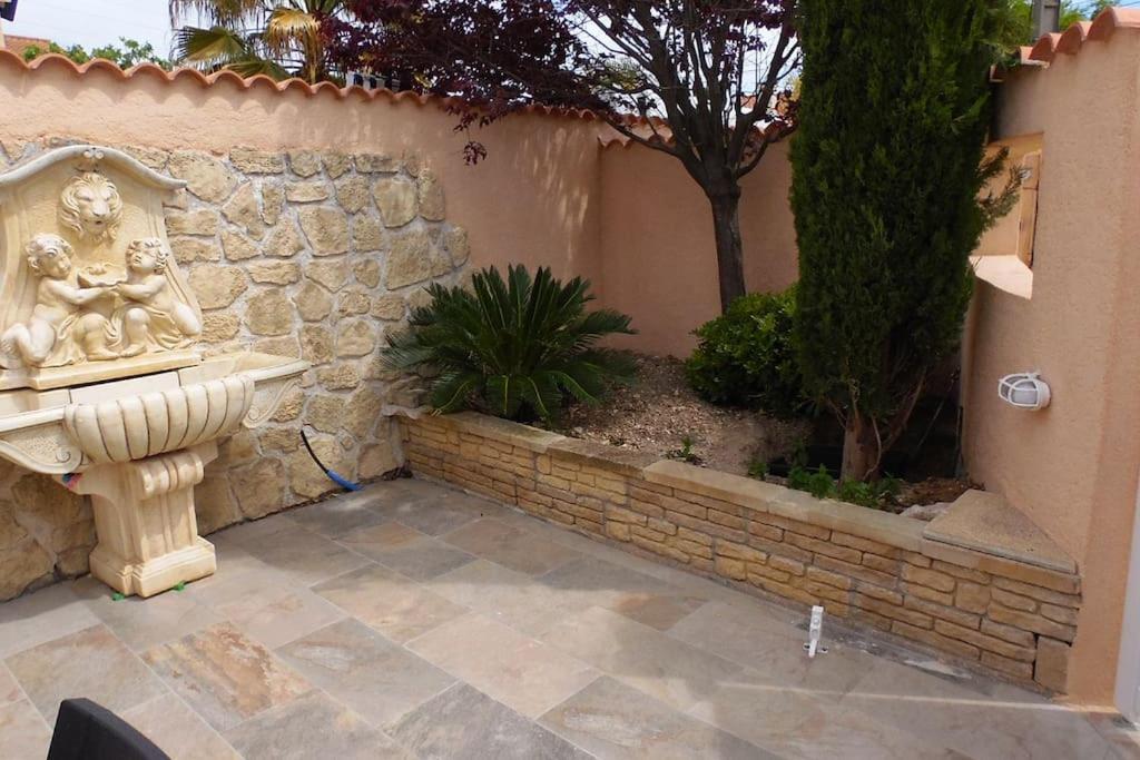 O Chris: Spacious Marseille Retreat With Terraces And