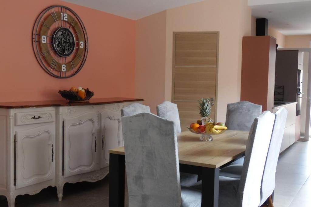 O Chris: Spacious Marseille Retreat With Terraces And Holiday home *